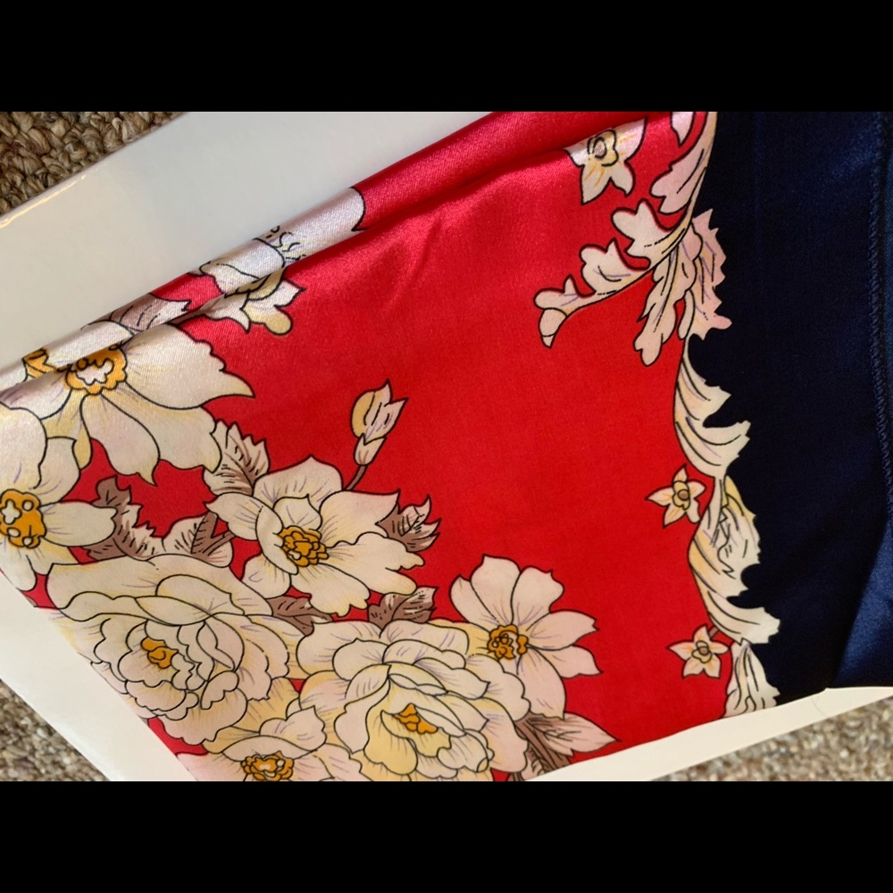 Patterned scarf - Picture 4 of 4